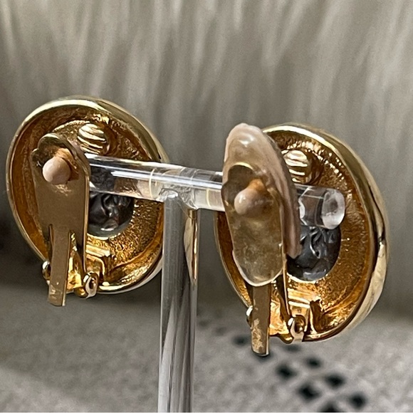 RARE FIND | VTG | Roman Head Bezel Set Bold Large Coin Clip on Earrings - Picture 5 of 6